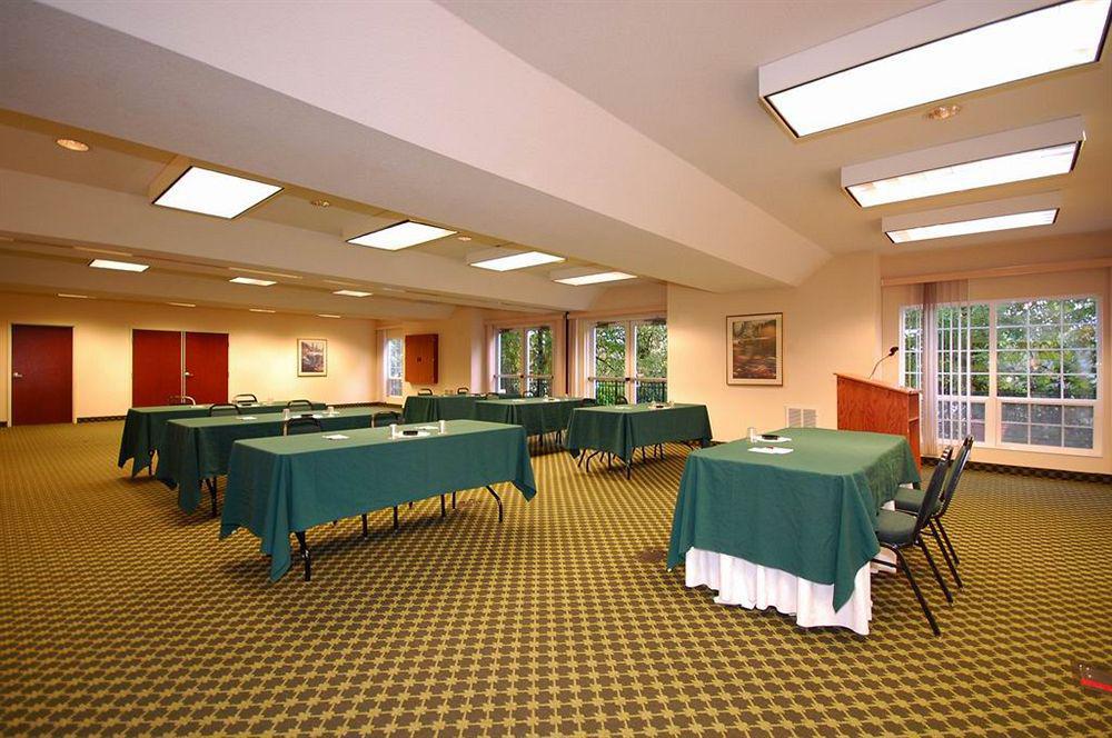 Clarion International Airport Hotel 3*
